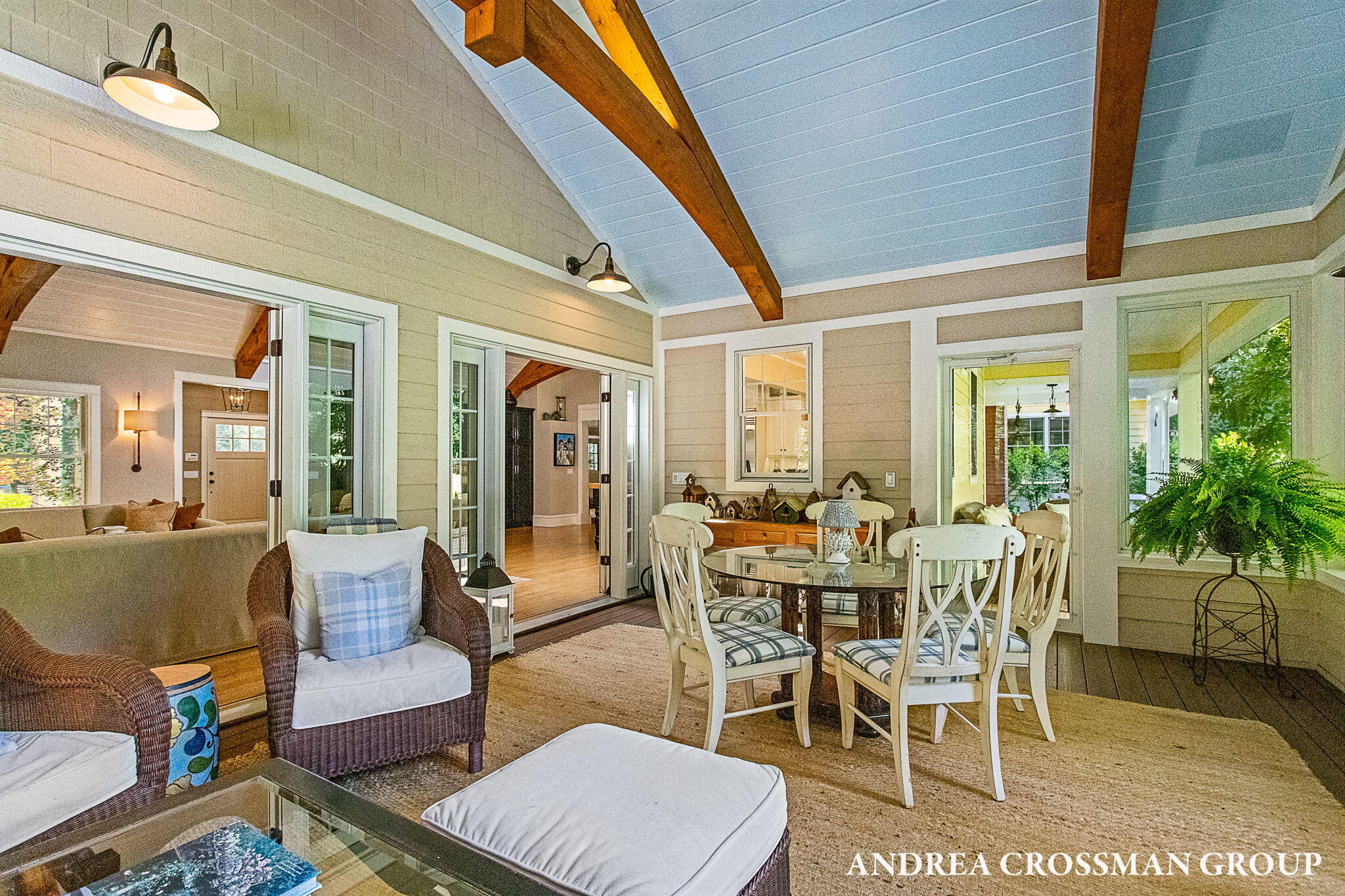 2075 Lakeshore Drive