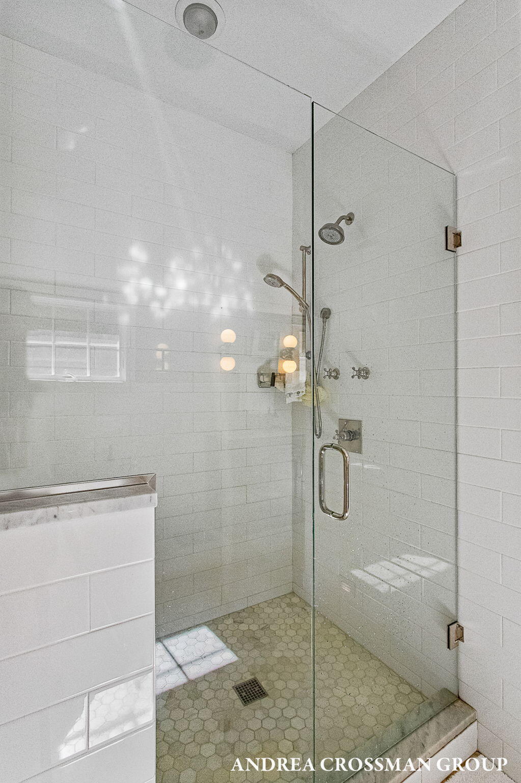 2075 Lakeshore Drive