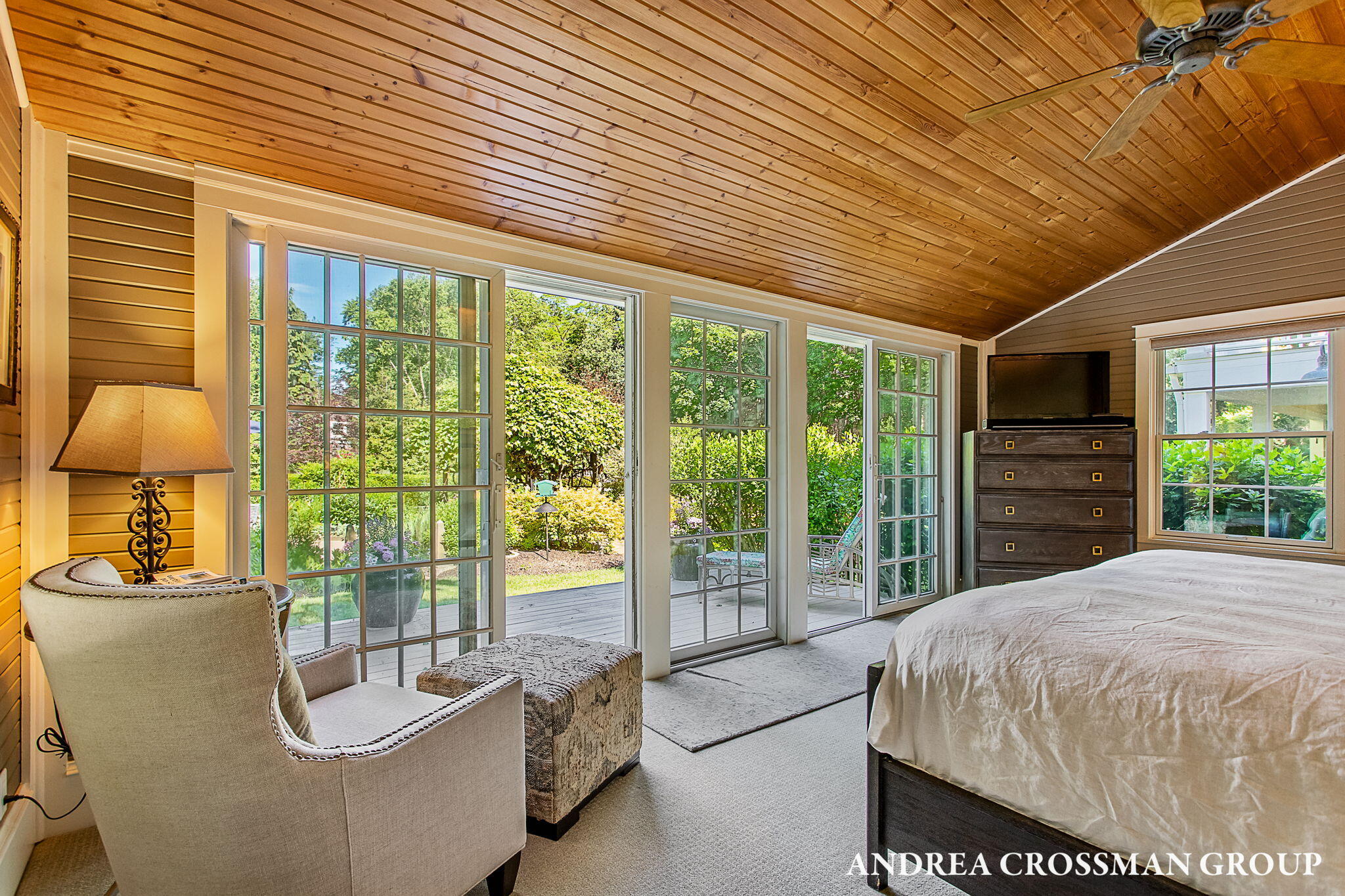 2075 Lakeshore Drive
