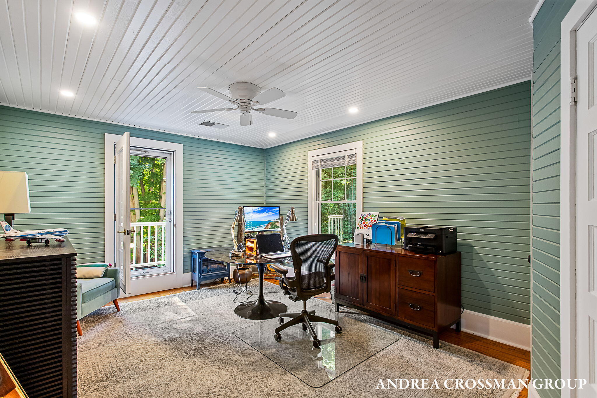 2075 Lakeshore Drive
