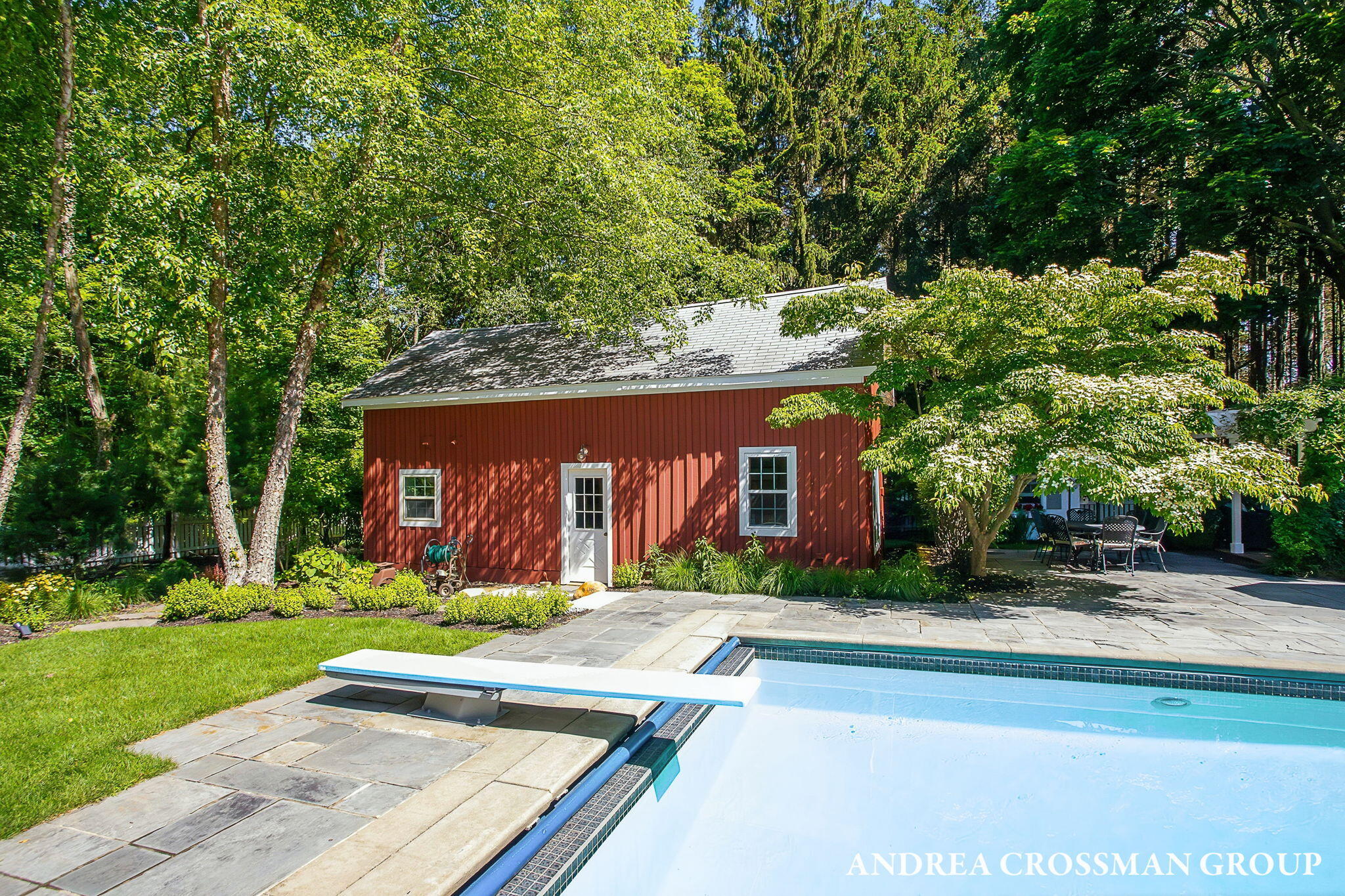 2075 Lakeshore Drive