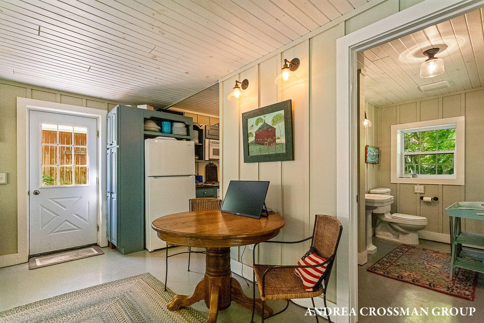2075 Lakeshore Drive