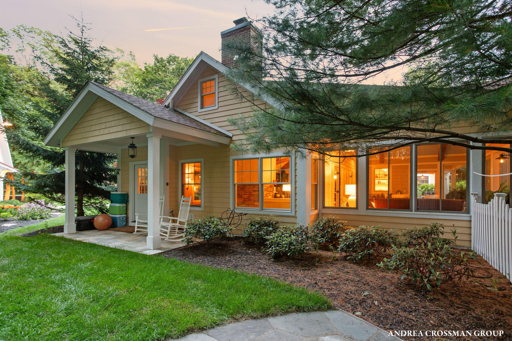 2075 Lakeshore Drive
