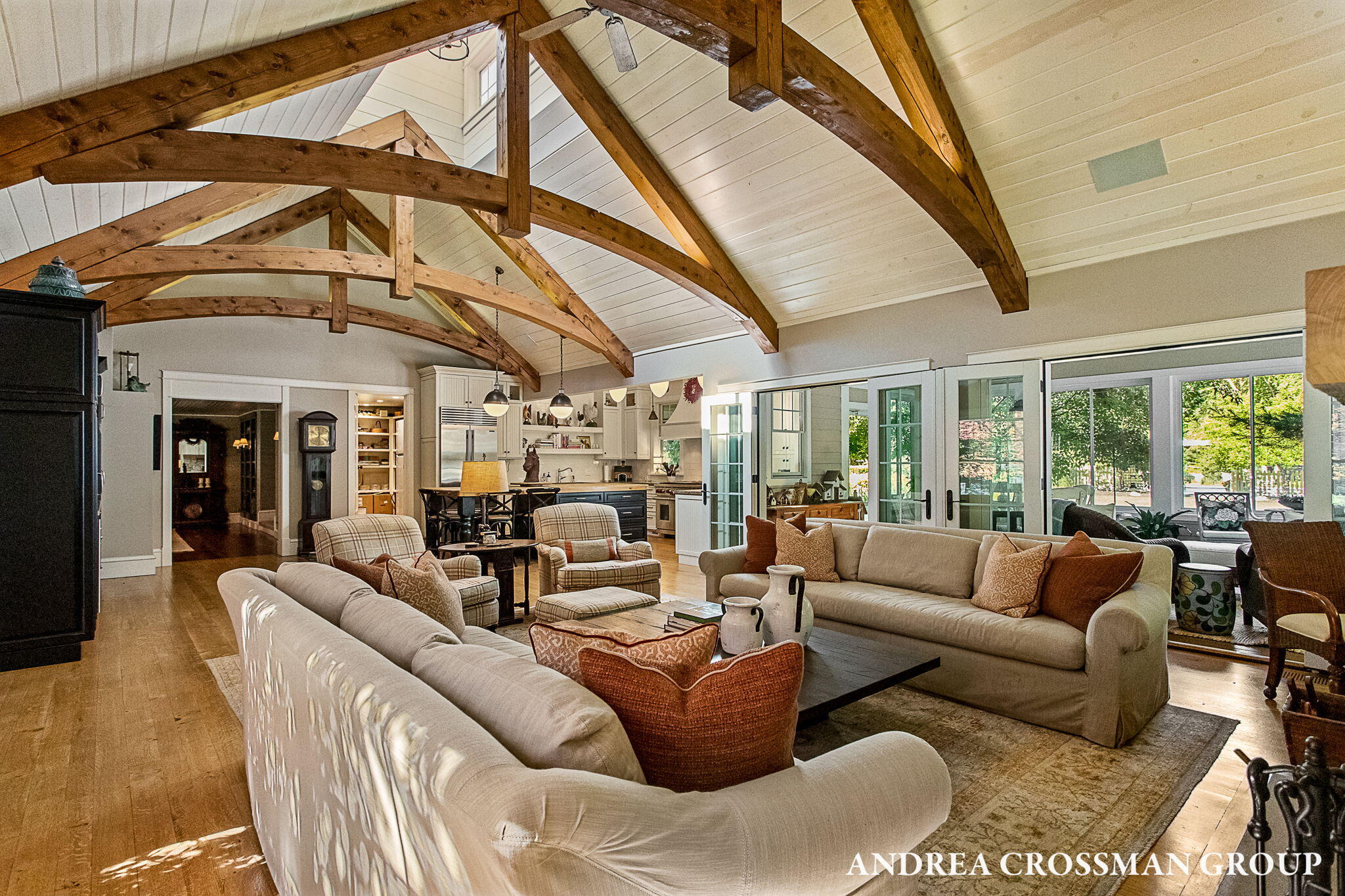 2075 Lakeshore Drive