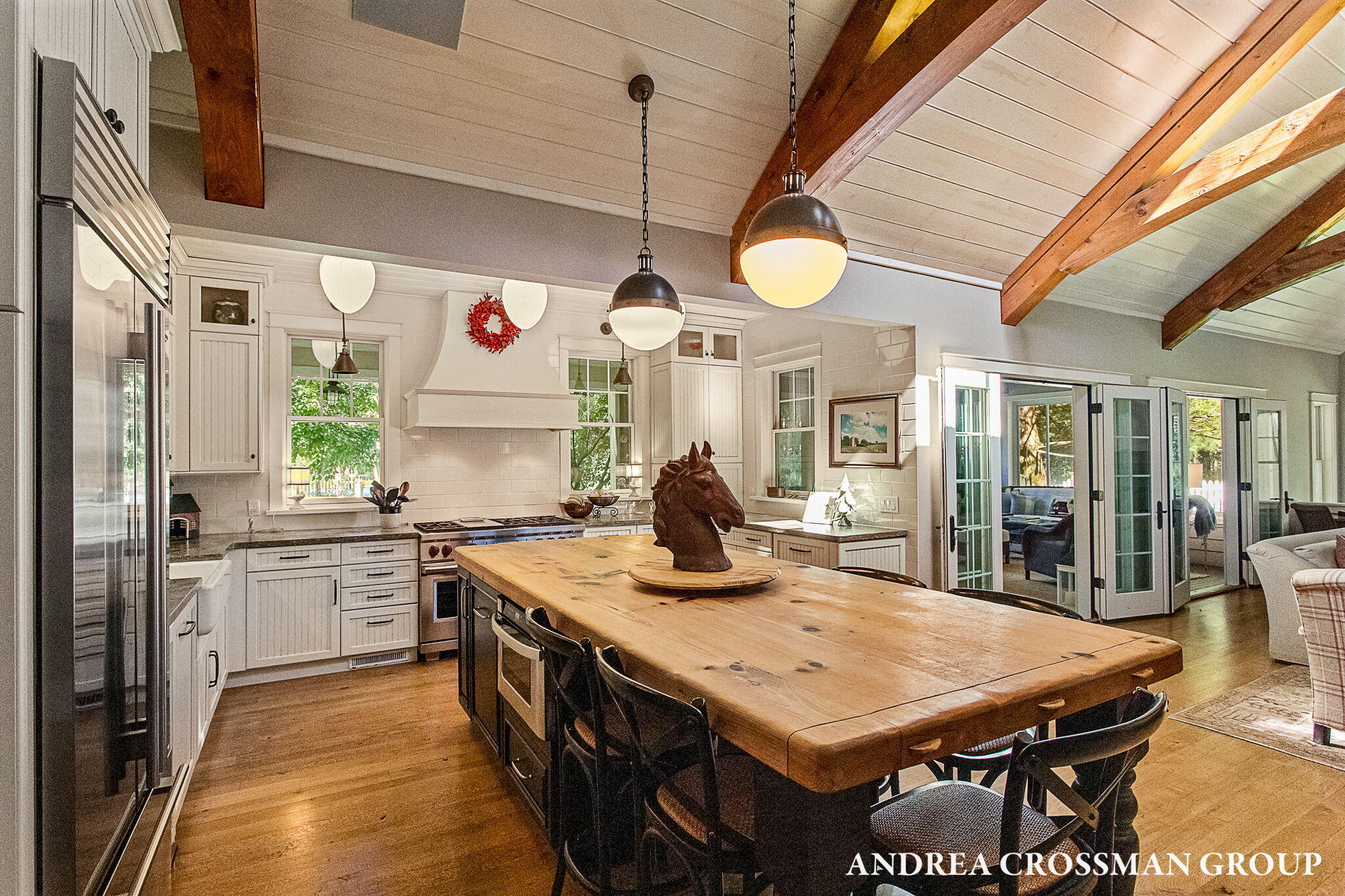 2075 Lakeshore Drive