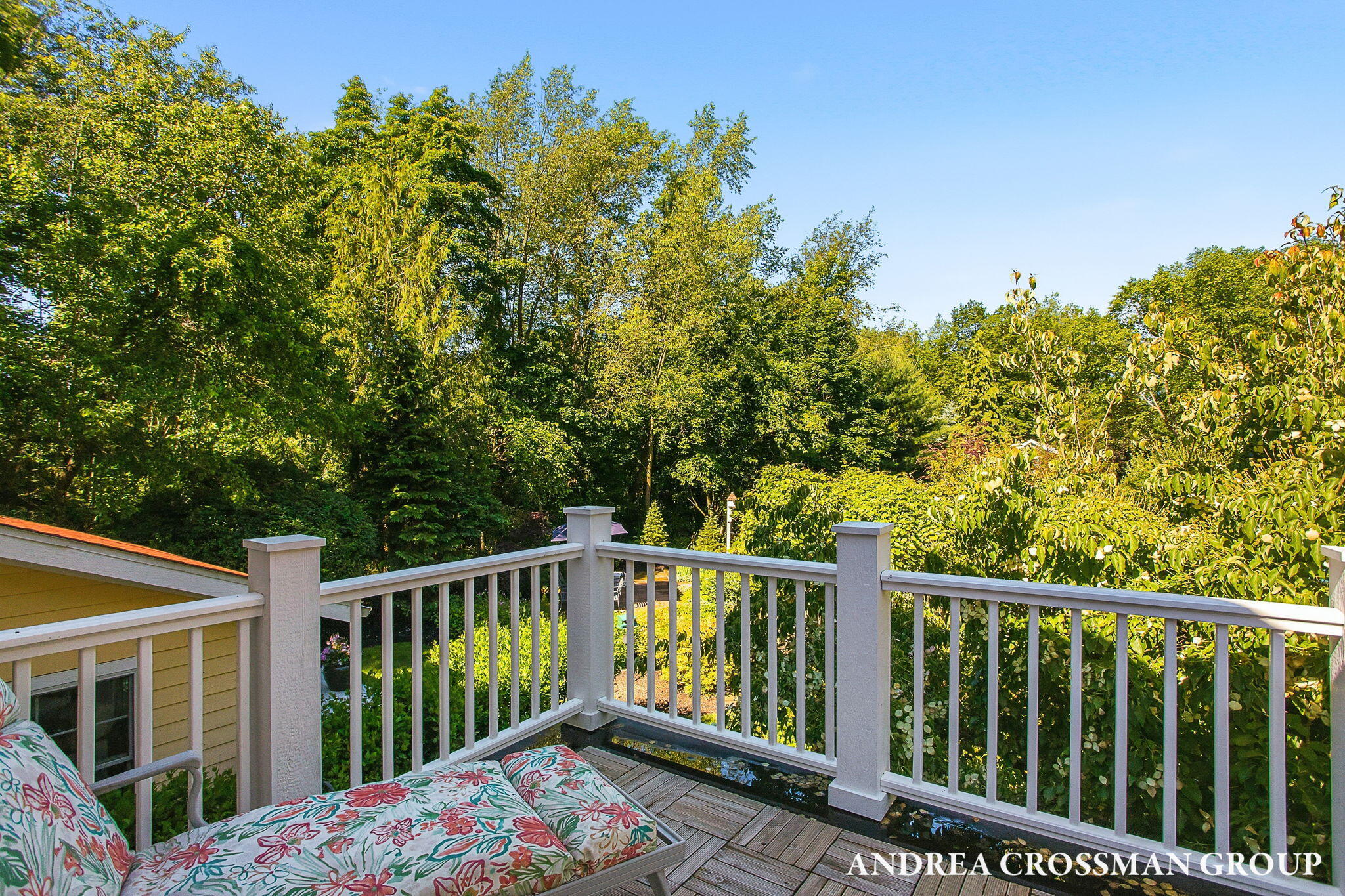 2075 Lakeshore Drive