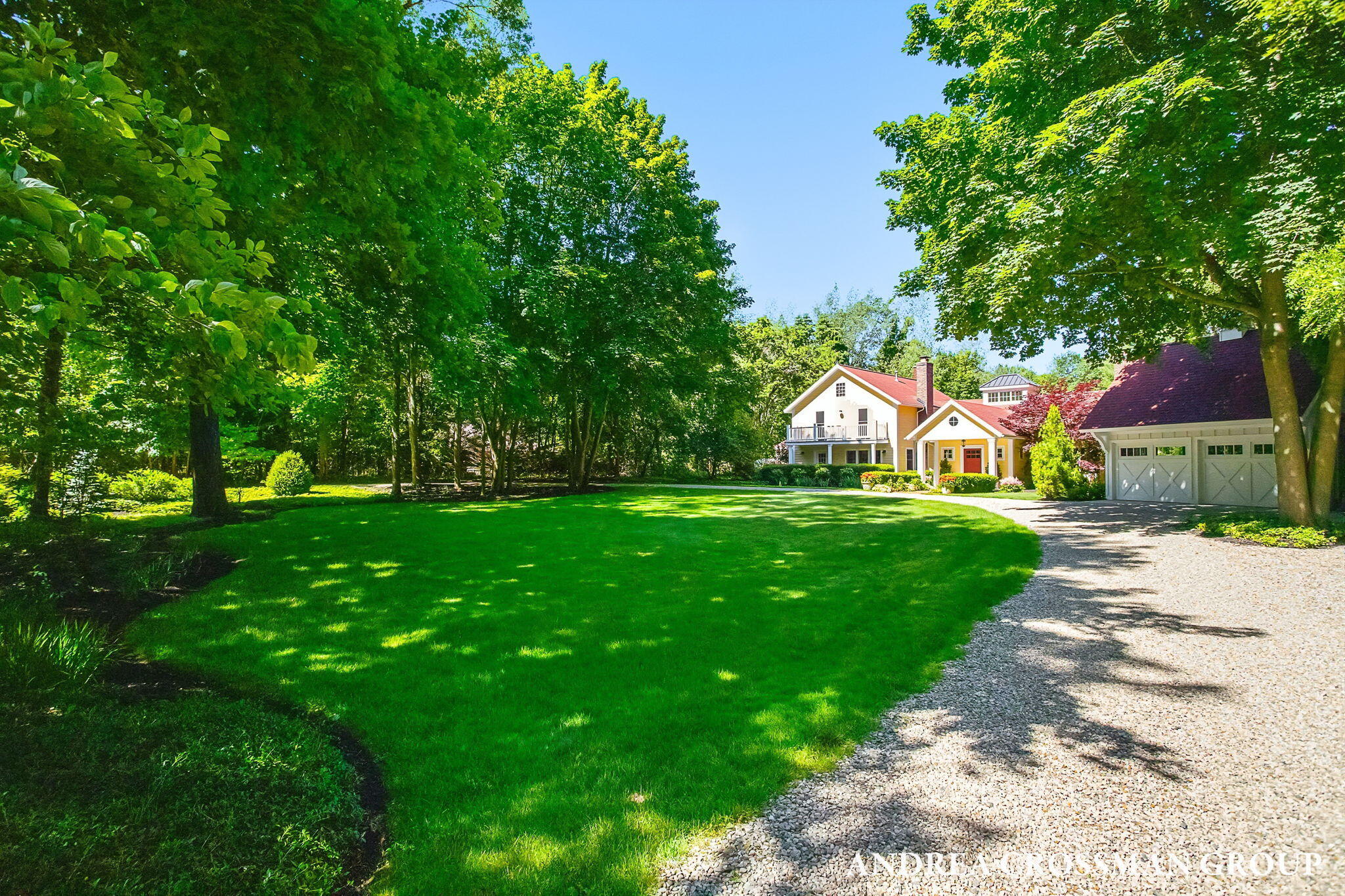 2075 Lakeshore Drive