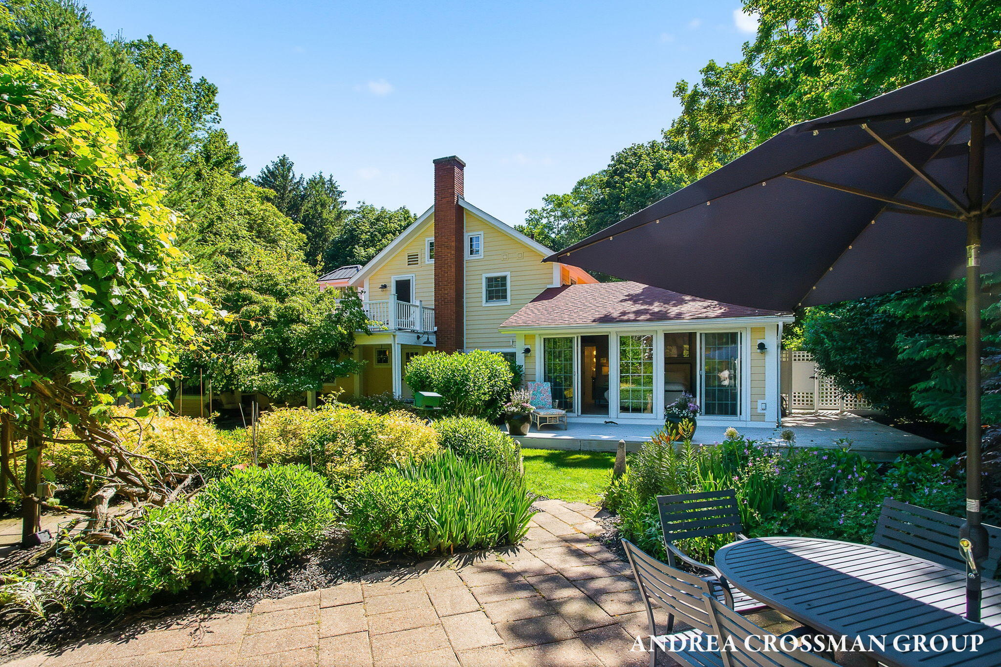 2075 Lakeshore Drive