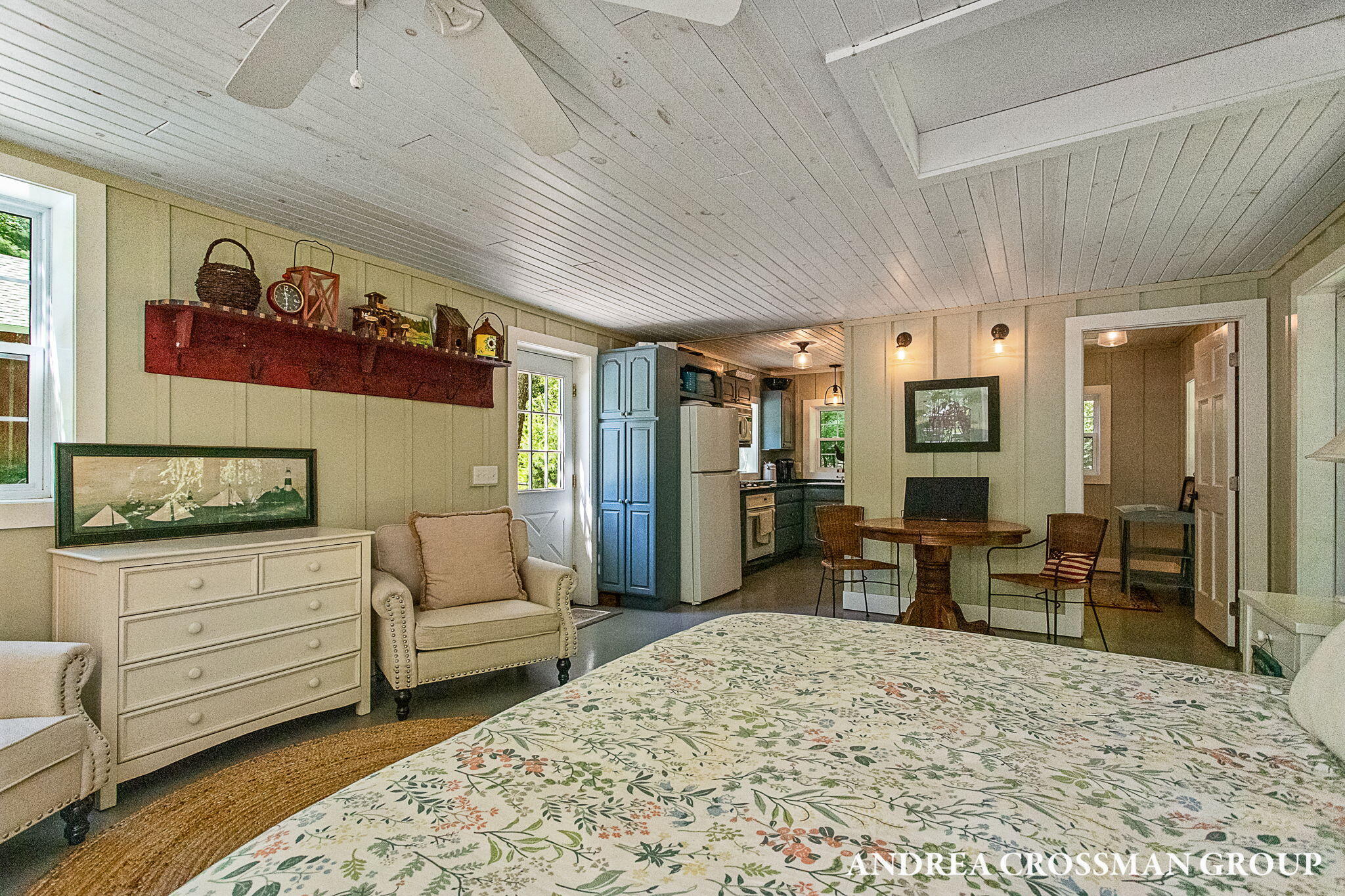 2075 Lakeshore Drive