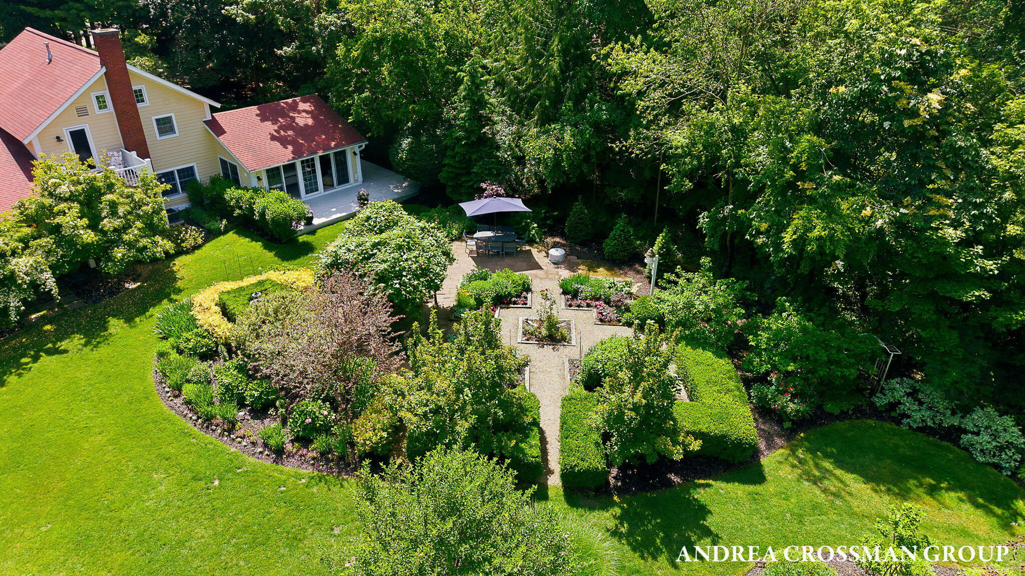 2075 Lakeshore Drive