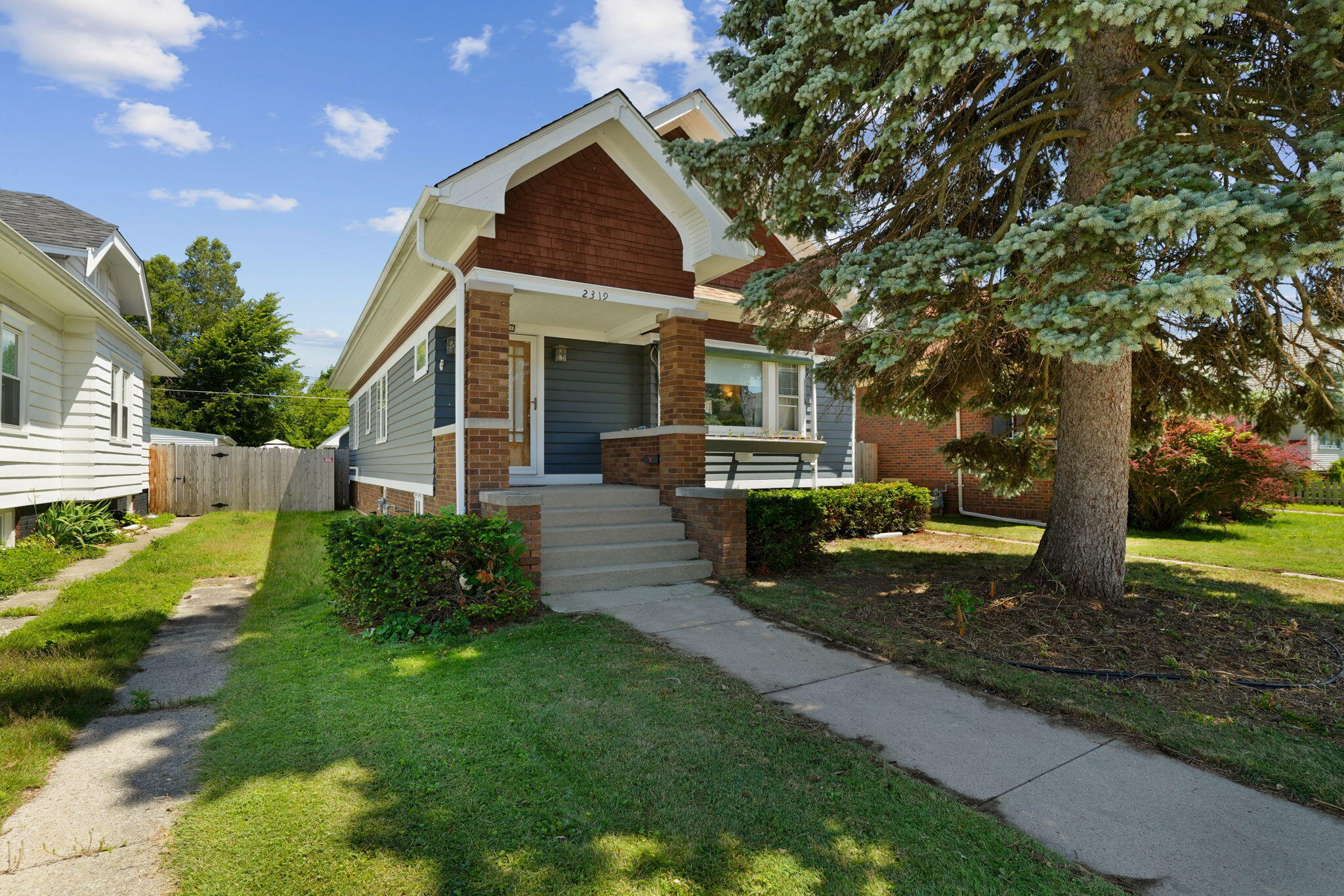 2319 Green St