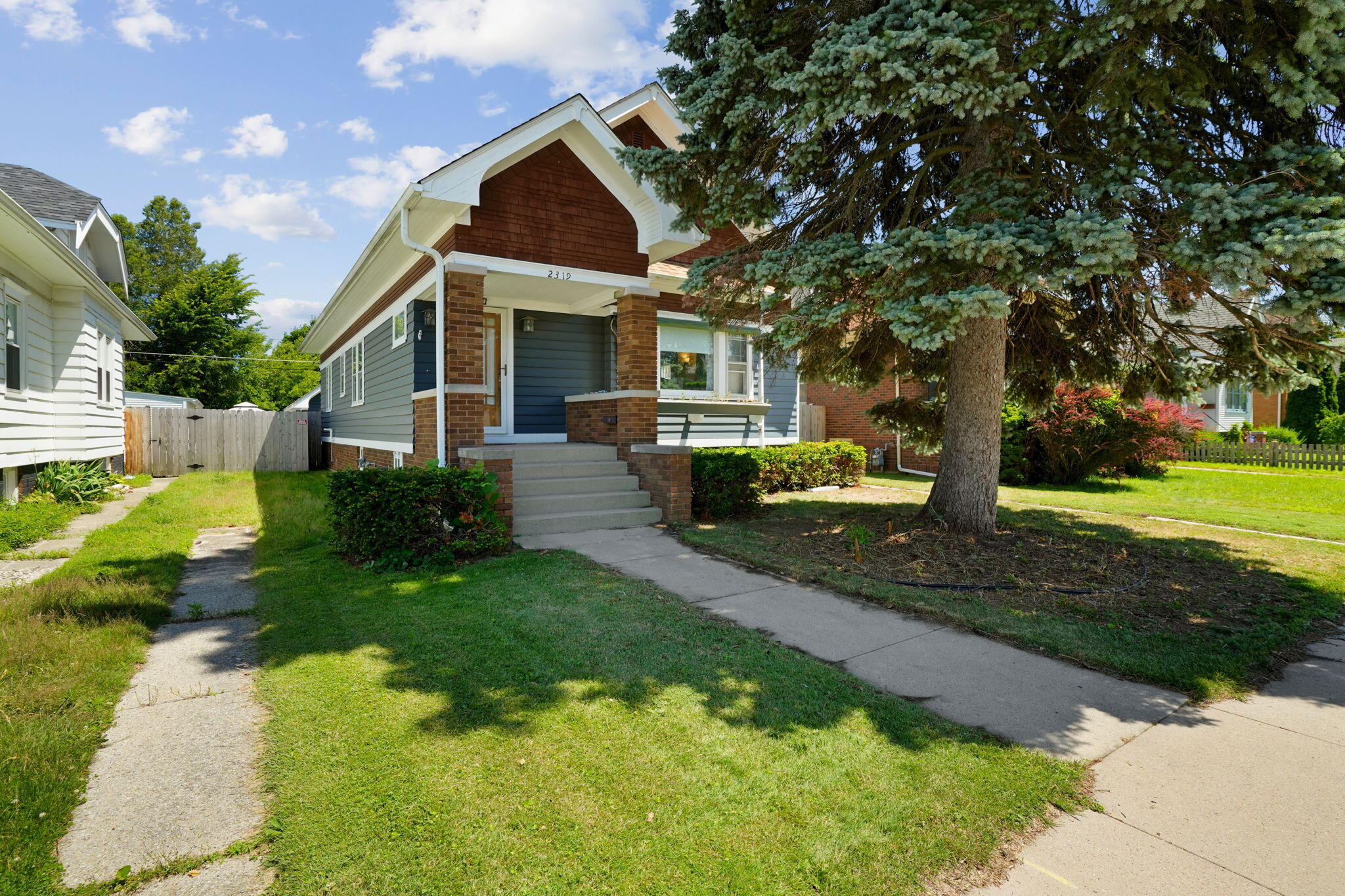 2319 Green St