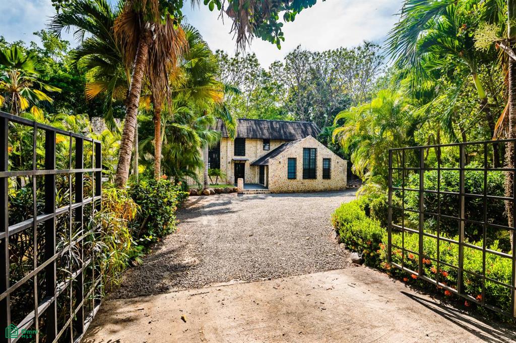 Tropical Stone Villa | Tambor