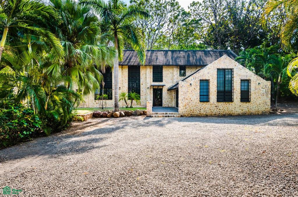 Tropical Stone Villa | Tambor