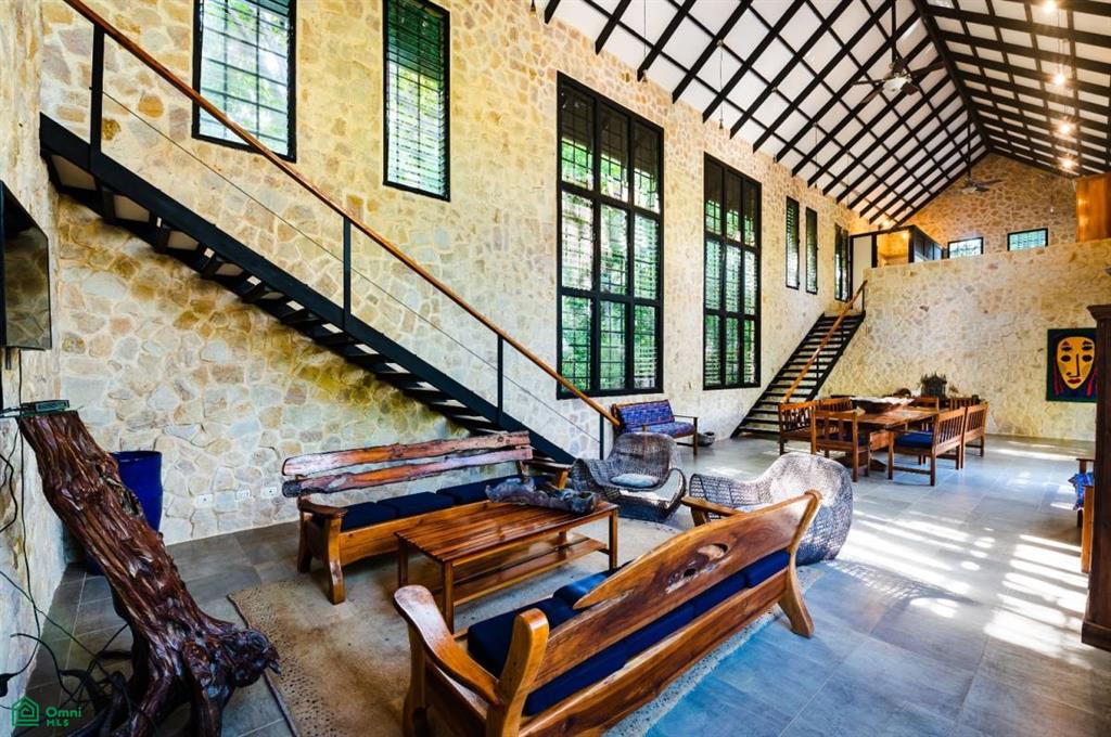 Tropical Stone Villa | Tambor