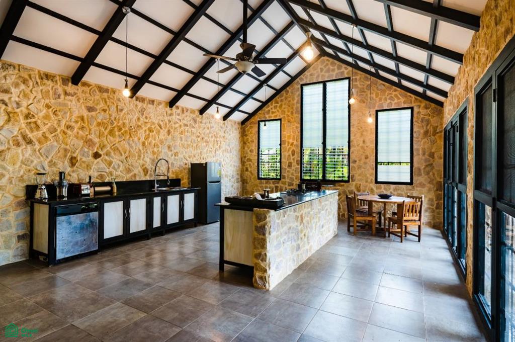 Tropical Stone Villa | Tambor