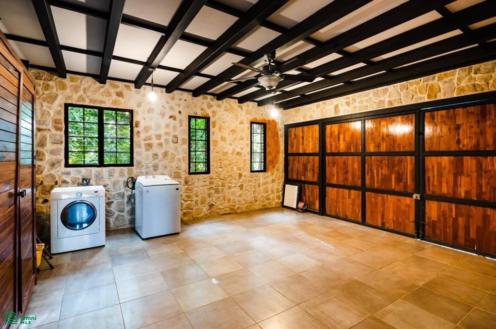 Tropical Stone Villa | Tambor