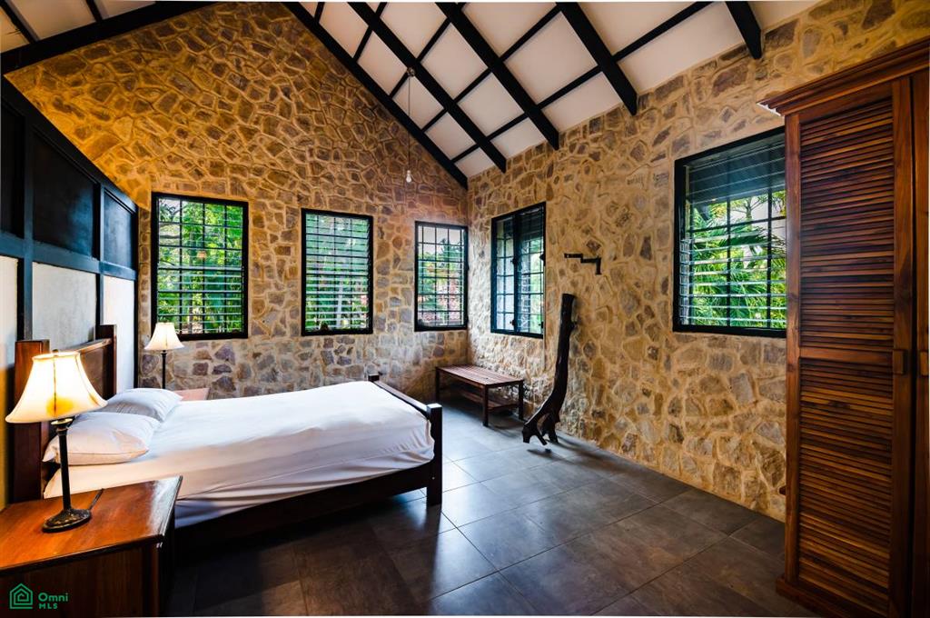 Tropical Stone Villa | Tambor