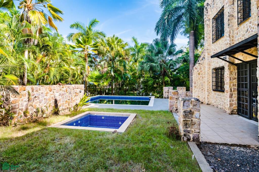 Tropical Stone Villa | Tambor