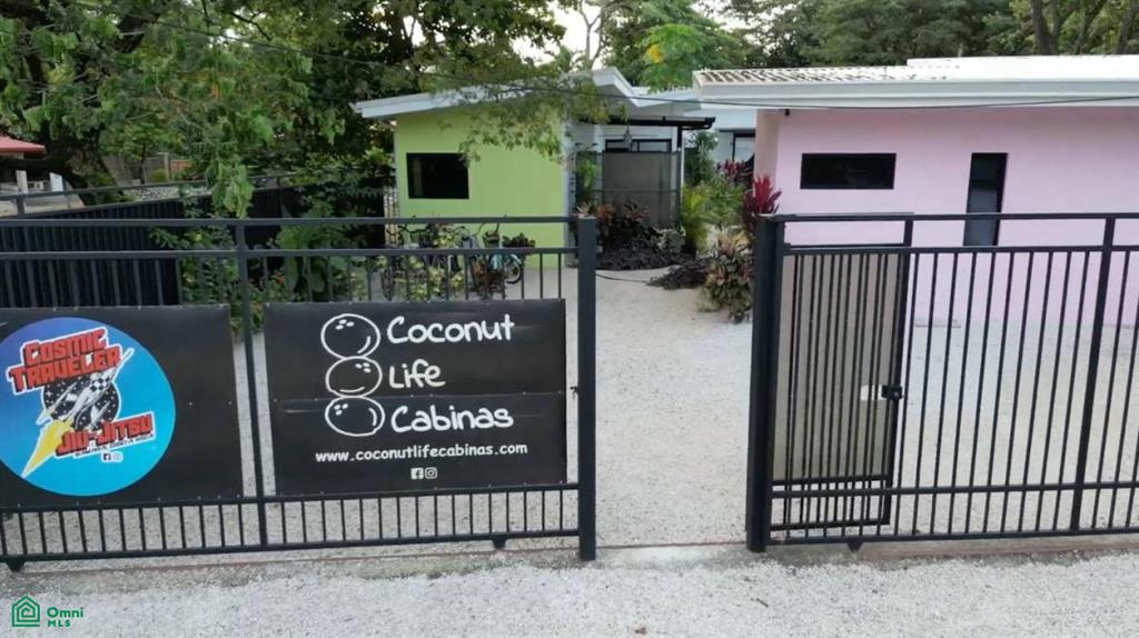 Coconut Life Cabinas / , Sámara, Guanacaste