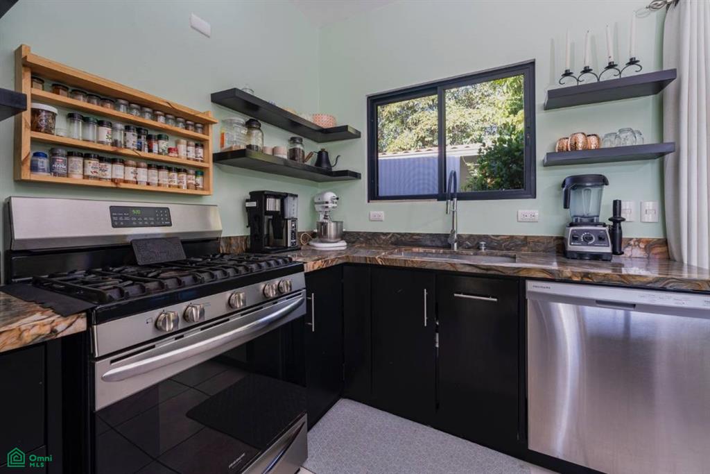 Coconut Life Cabinas / , Sámara, Guanacaste