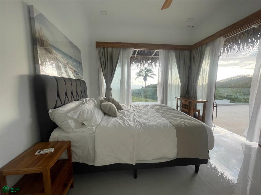 Casa del Sol / Santo Domingo, Sámara, Guanacaste