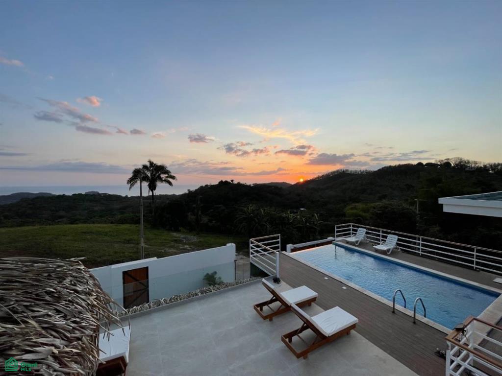 Casa del Sol / Santo Domingo, Sámara, Guanacaste