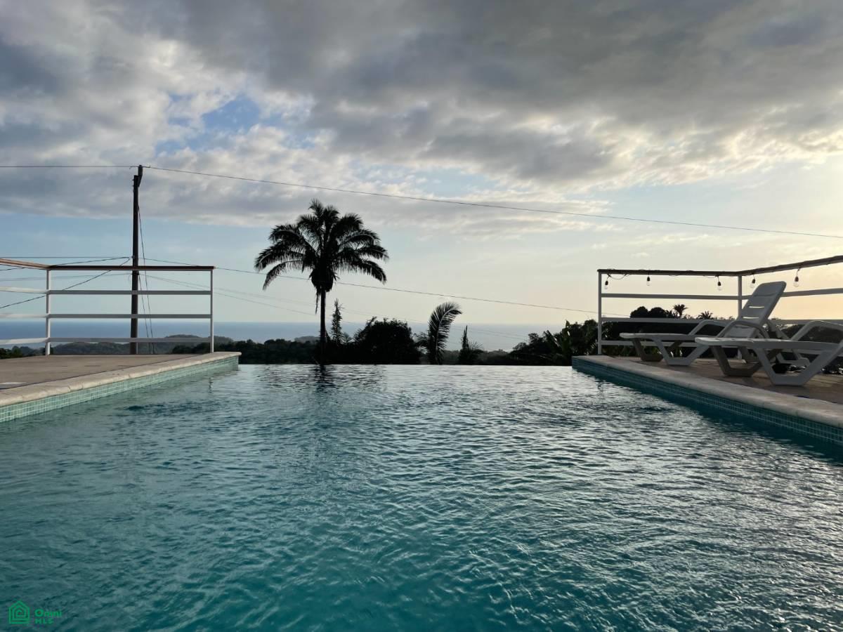 Casa del Sol / Santo Domingo, Sámara, Guanacaste