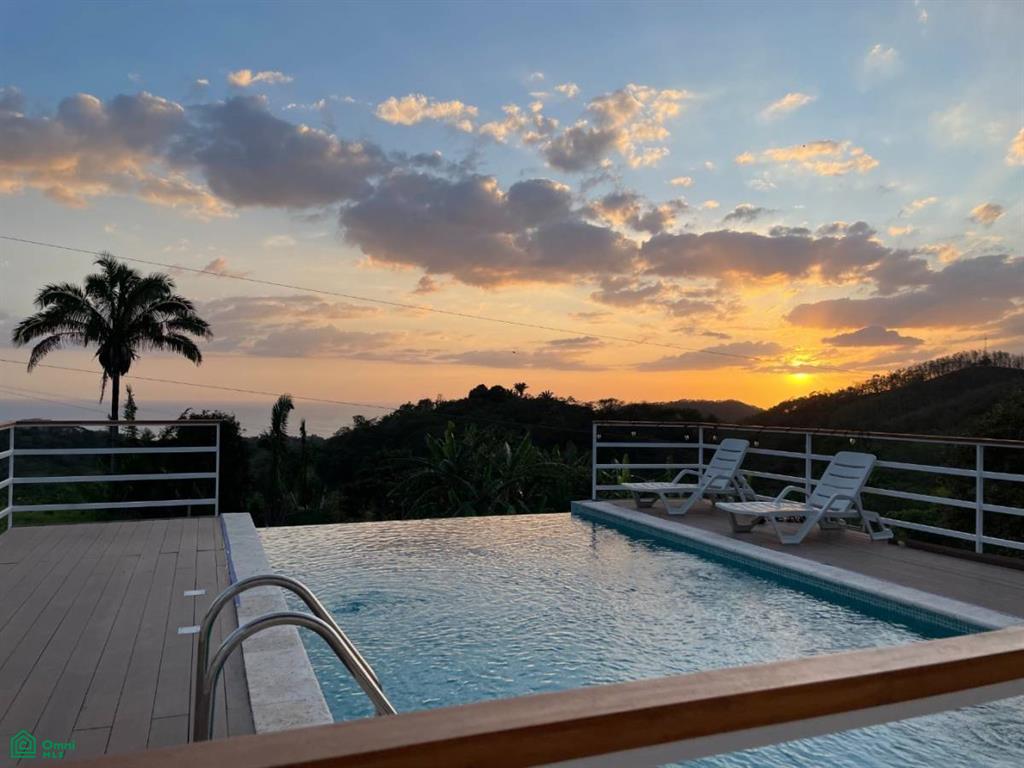 Casa del Sol / Santo Domingo, Sámara, Guanacaste