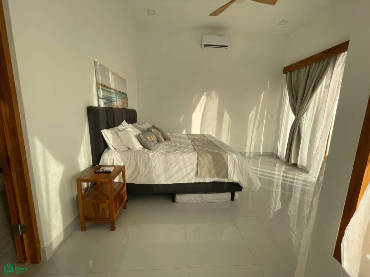 Casa del Sol / Santo Domingo, Sámara, Guanacaste