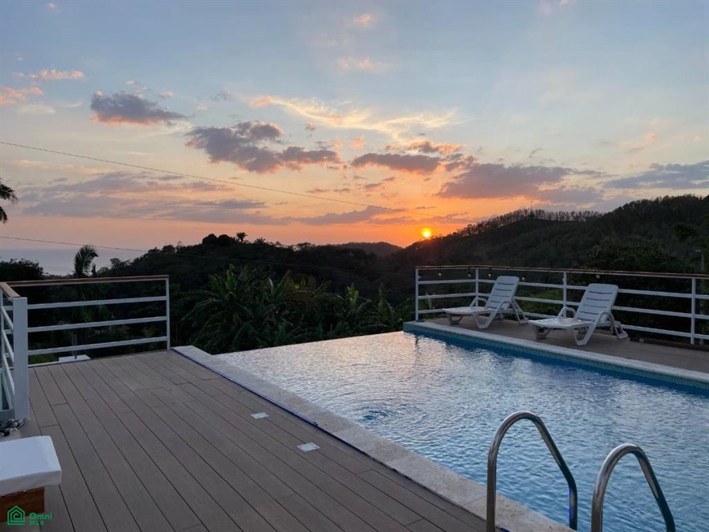 Casa del Sol / Santo Domingo, Sámara, Guanacaste