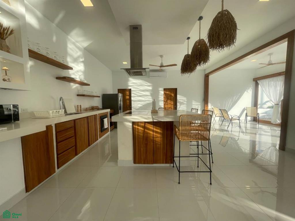 Casa del Sol / Santo Domingo, Sámara, Guanacaste