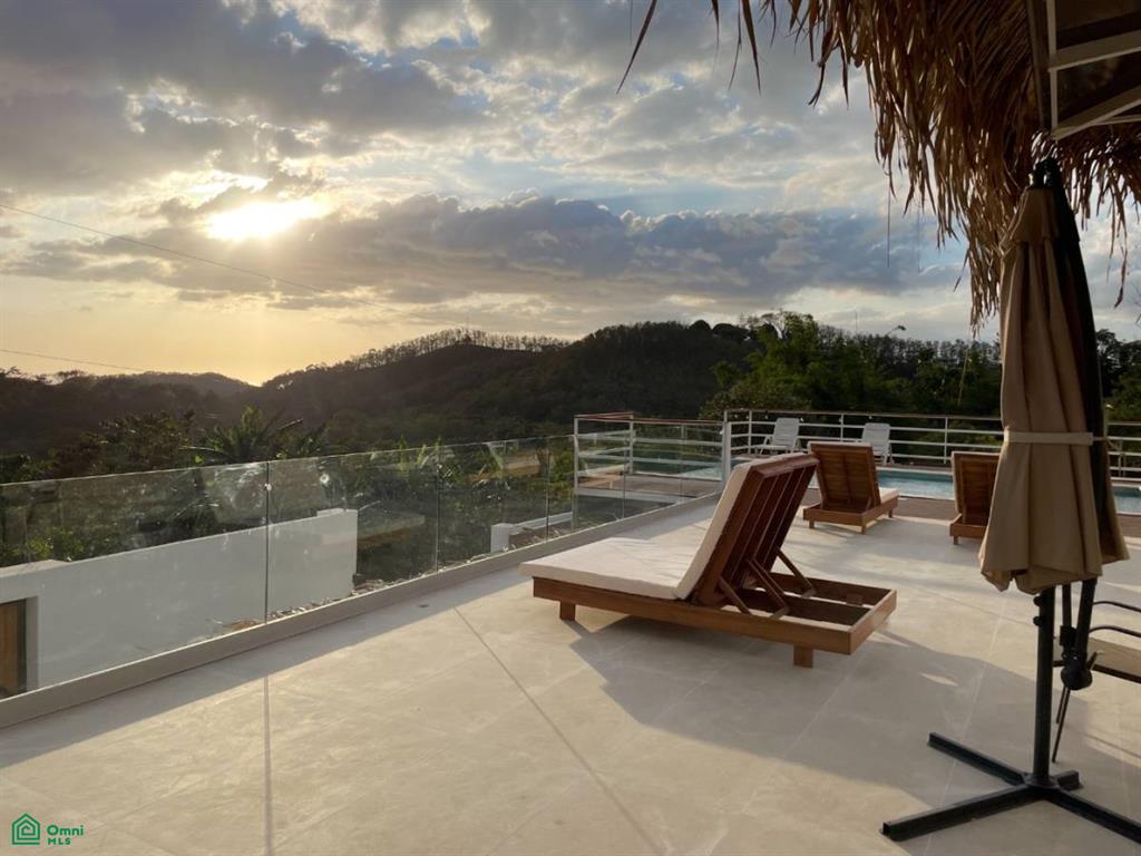 Casa del Sol / Santo Domingo, Sámara, Guanacaste