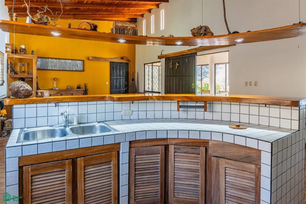 189 Acre Finca "Luna y Sol" / Caimital , Sámara, Guanacaste