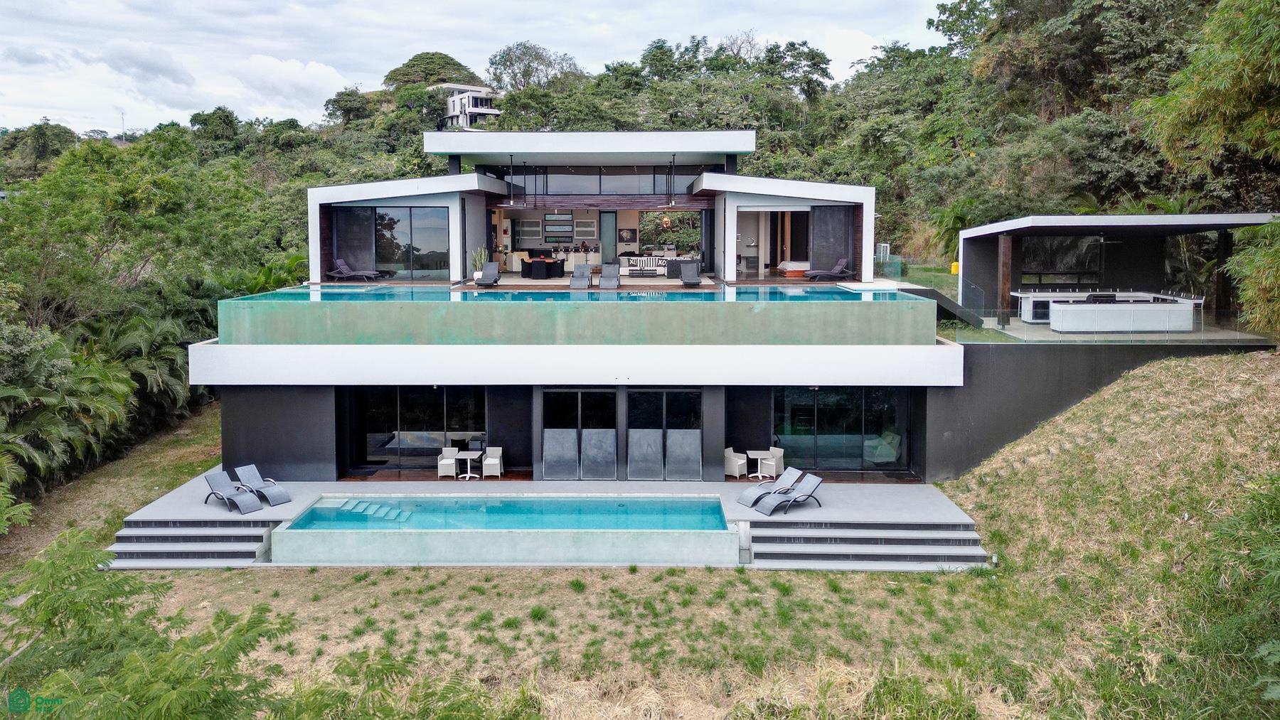 Black Beauty | Ostional, Cuajiniquil, Guanacaste