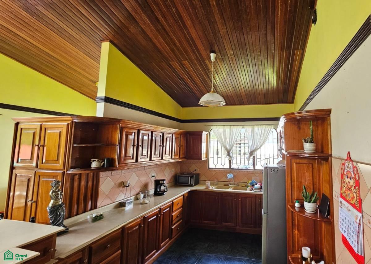 Charming Family Home with Spacious Garden & Prime Location , Platanares, Perez Zeledon, San Jose