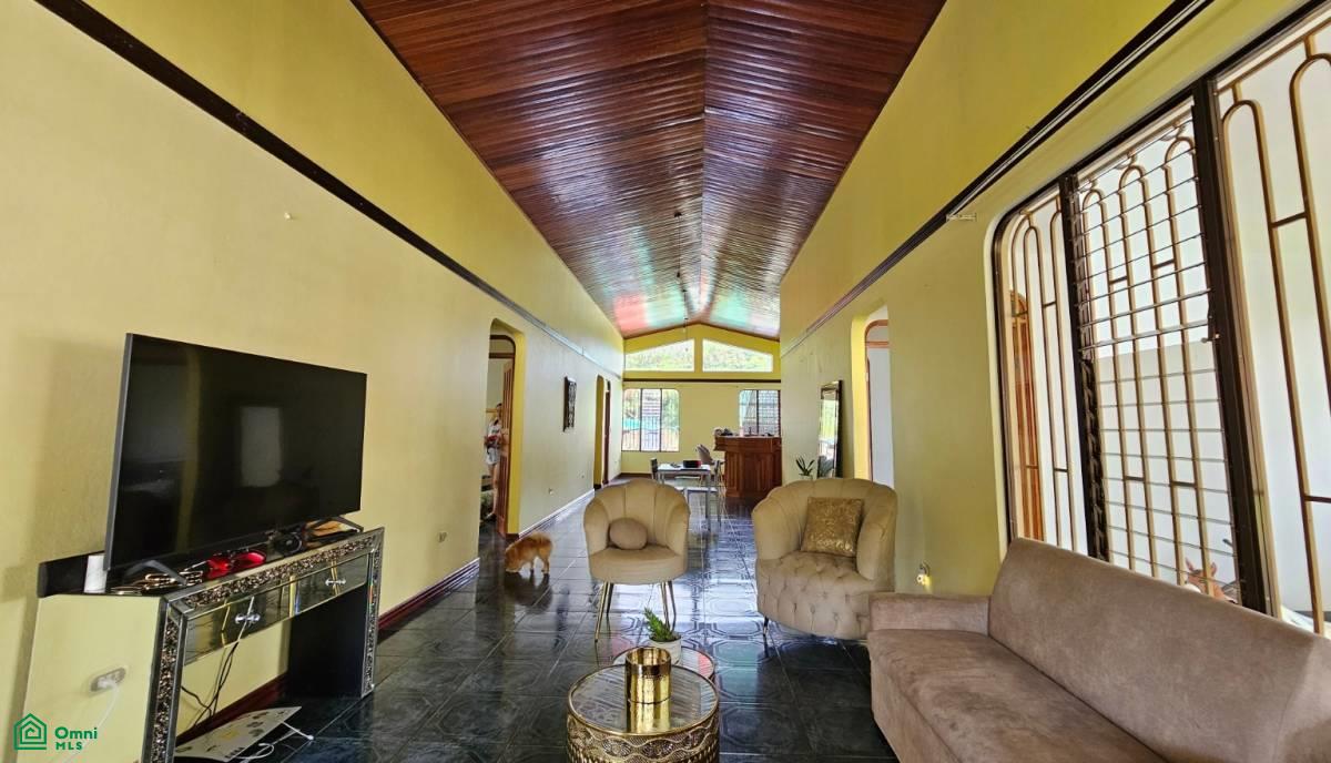 Charming Family Home with Spacious Garden & Prime Location , Platanares, Perez Zeledon, San Jose