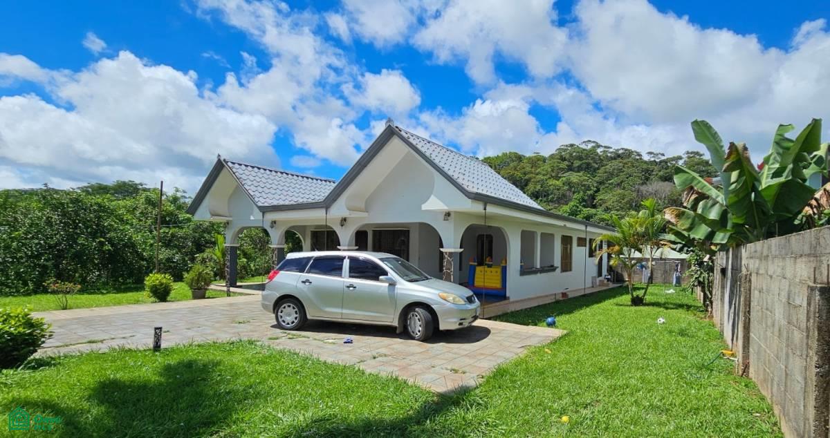 Charming Family Home with Spacious Garden & Prime Location , Platanares, Perez Zeledon, San Jose