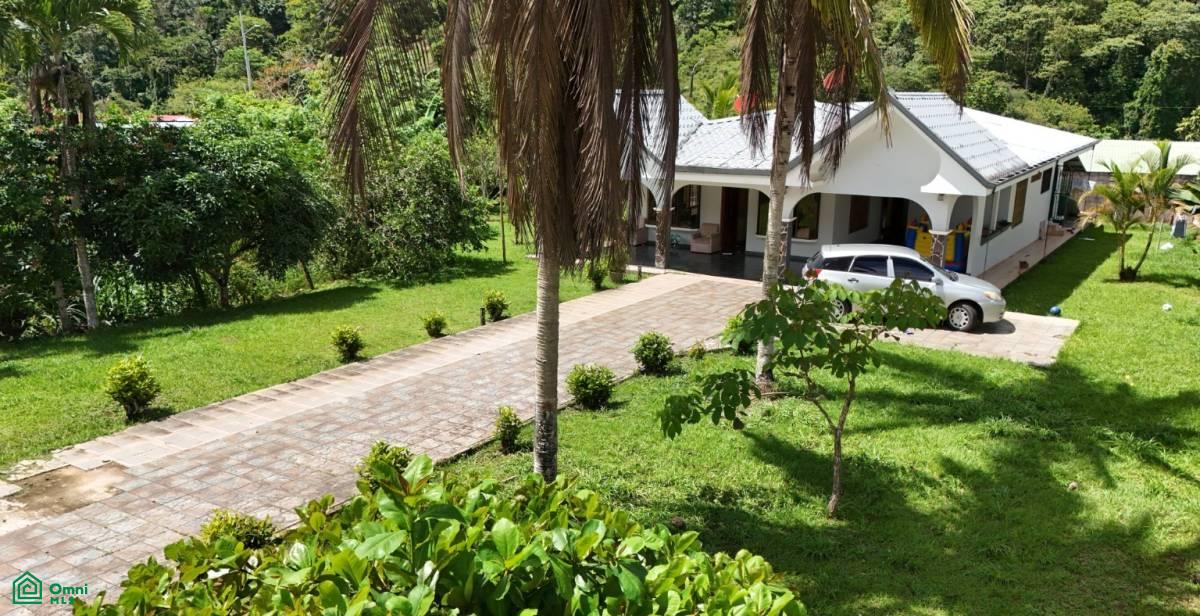 Charming Family Home with Spacious Garden & Prime Location , Platanares, Perez Zeledon, San Jose