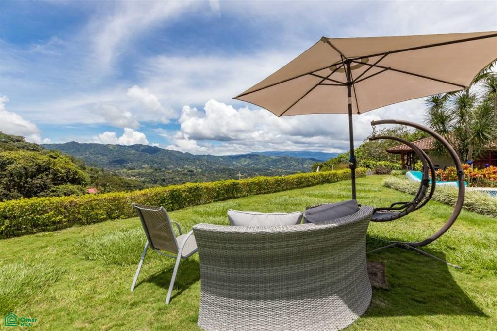 Exceptional Private Retreat in Atenas