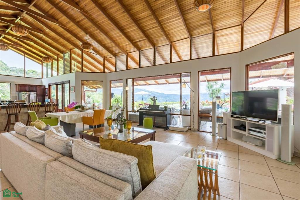 Exceptional Private Retreat in Atenas