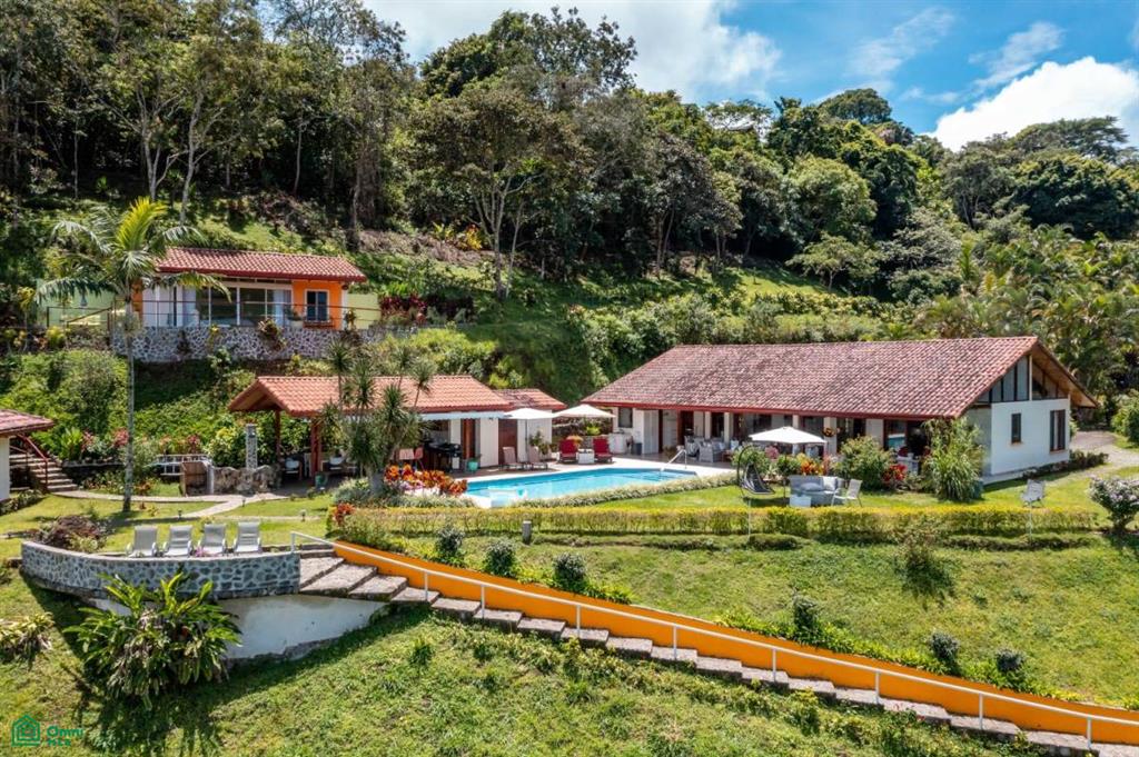 Exceptional Private Retreat in Atenas