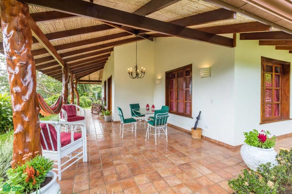 Exceptional Private Retreat in Atenas