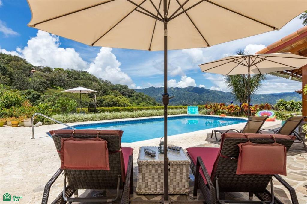 Exceptional Private Retreat in Atenas