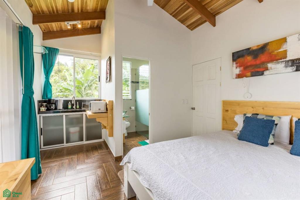 Exceptional Private Retreat in Atenas