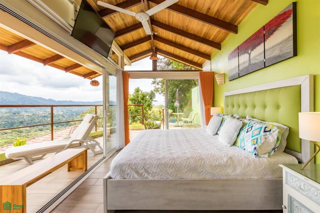 Exceptional Private Retreat in Atenas