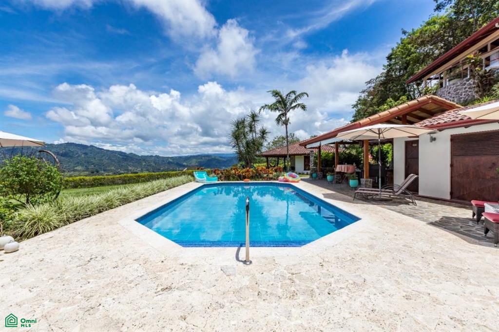 Exceptional Private Retreat in Atenas