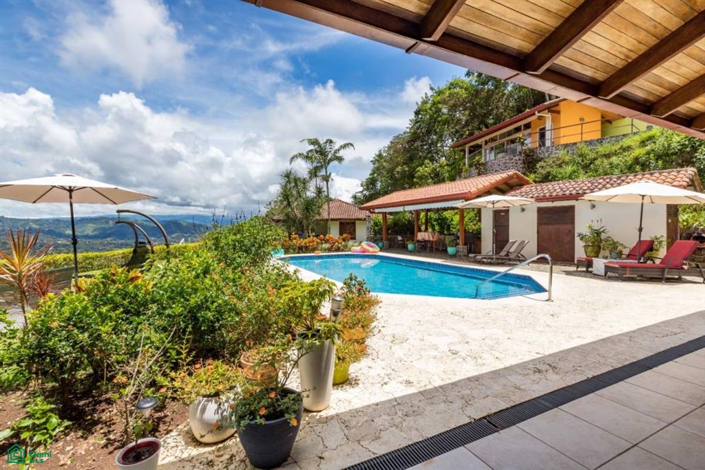 Exceptional Private Retreat in Atenas