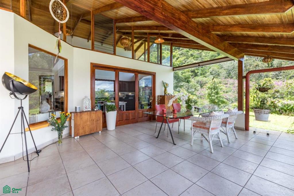 Exceptional Private Retreat in Atenas