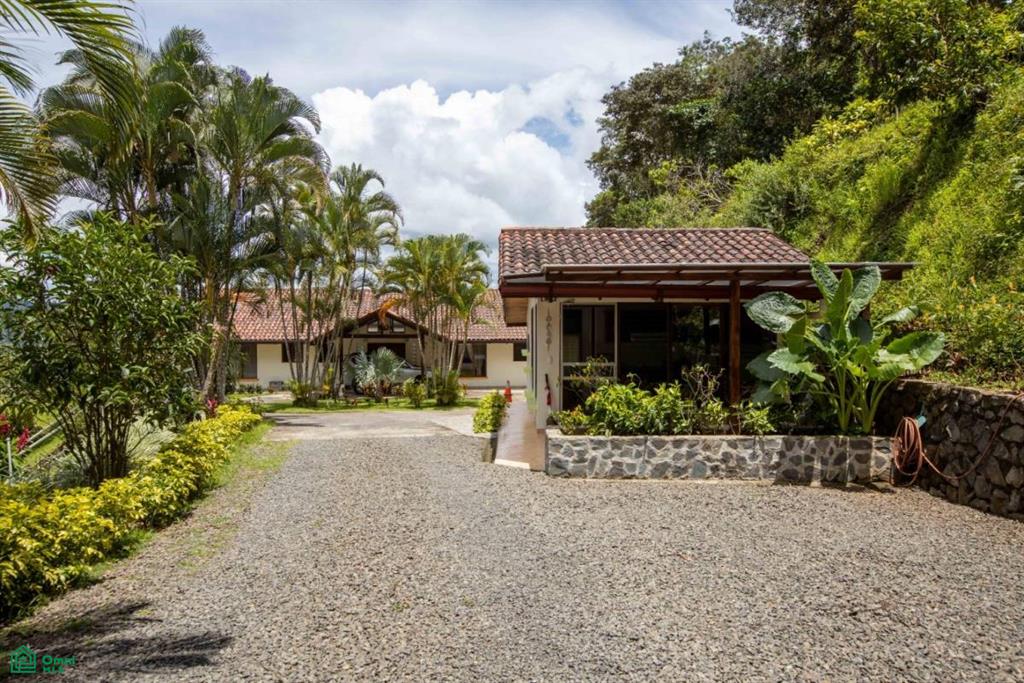 Exceptional Private Retreat in Atenas